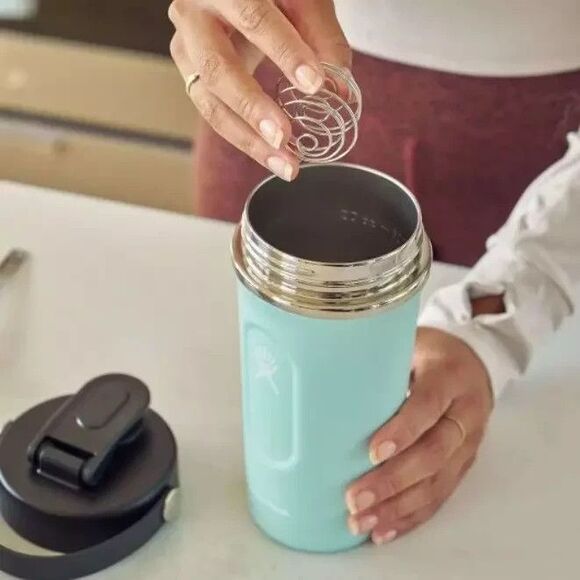 HYDRO FLASK 24 OZ INSULATED SHAKER BOTTLE – STAINLESS STEEL, DEW BLUE, LEAKPROOF - Picture 9 of 12